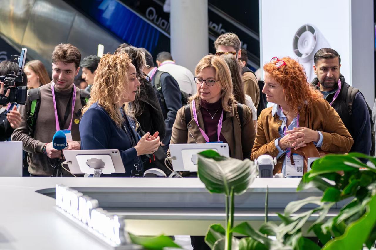 平板圈的轻薄内卷，被荣耀MagicPad4直接卷到天花板了！MWC上亮相的这款新