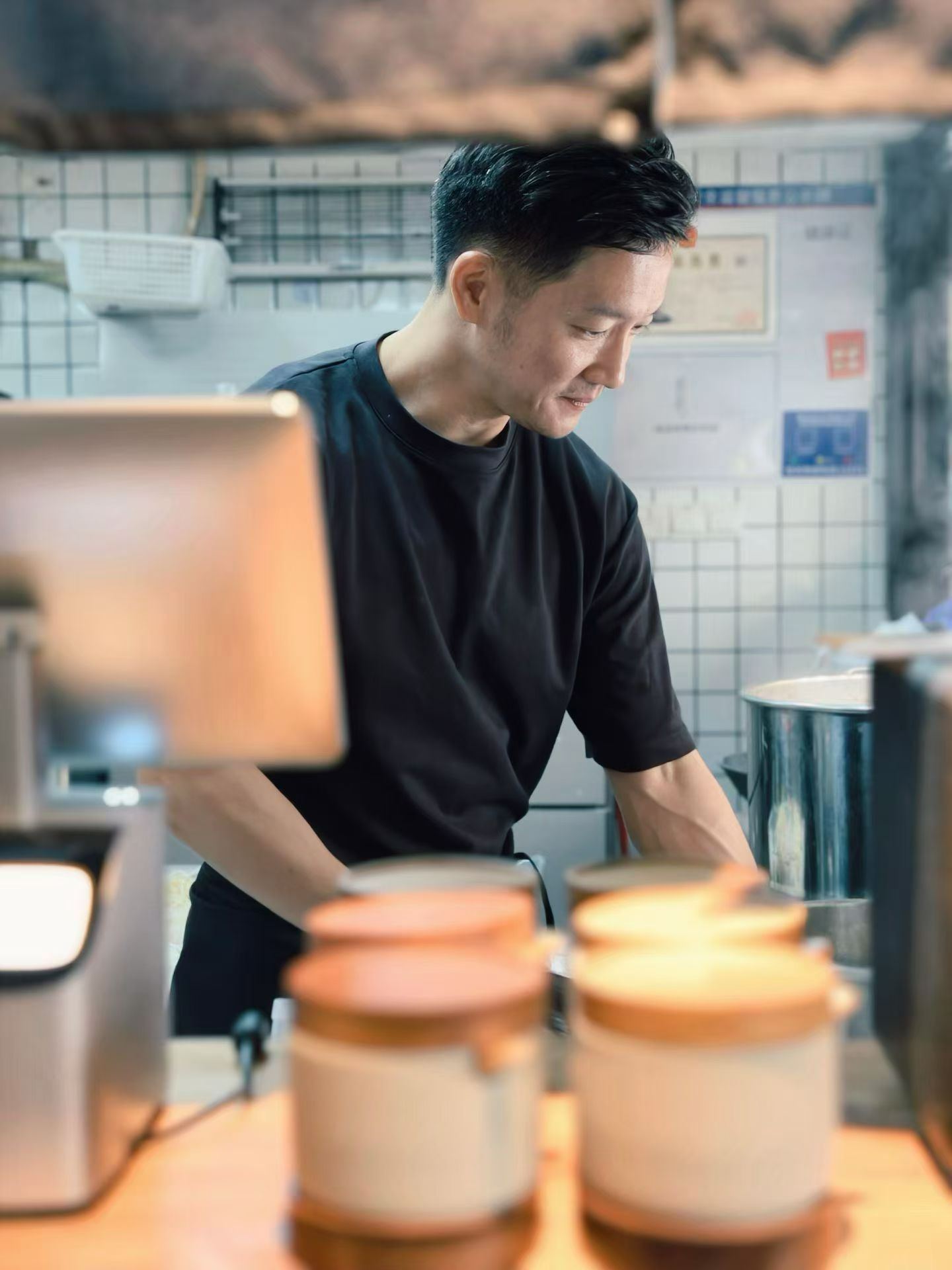 多年好友，真实的泰国人在昆明开的泰餐店，主要卖泰国船面和打抛饭，虽然店名叫「泰下
