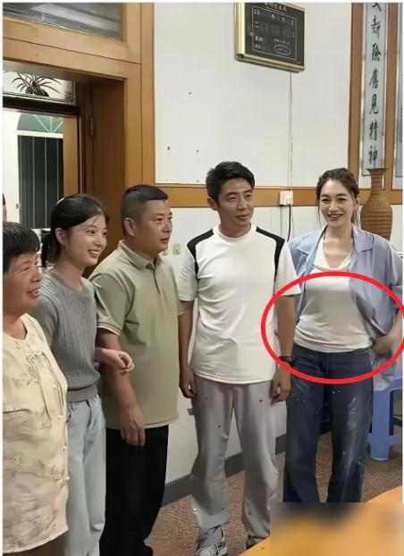 岁月不饶人啊！没想到，曾经的顶流女明星李小冉，居然也会发生身材走样的情况～主