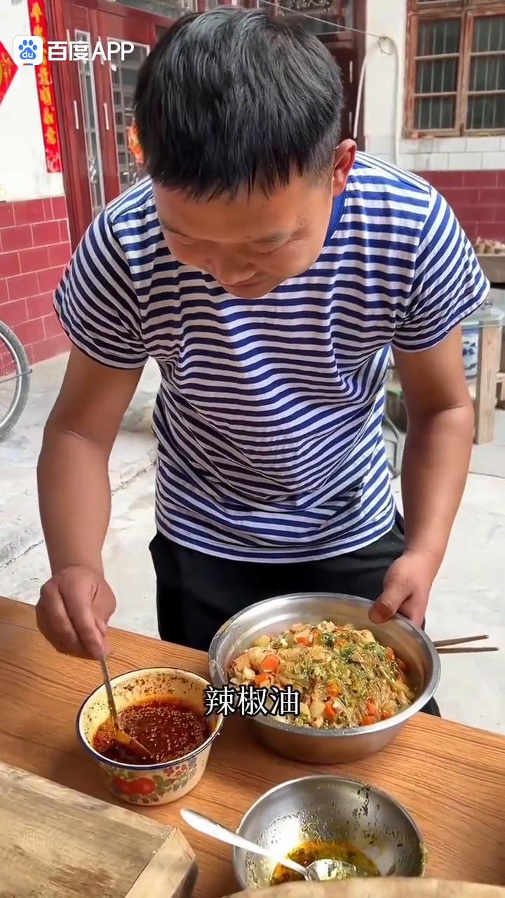 北方各省吃午饭。·山东：河南，河南人，河南魂，河南吃饭得用盆。捞面条，天热，来