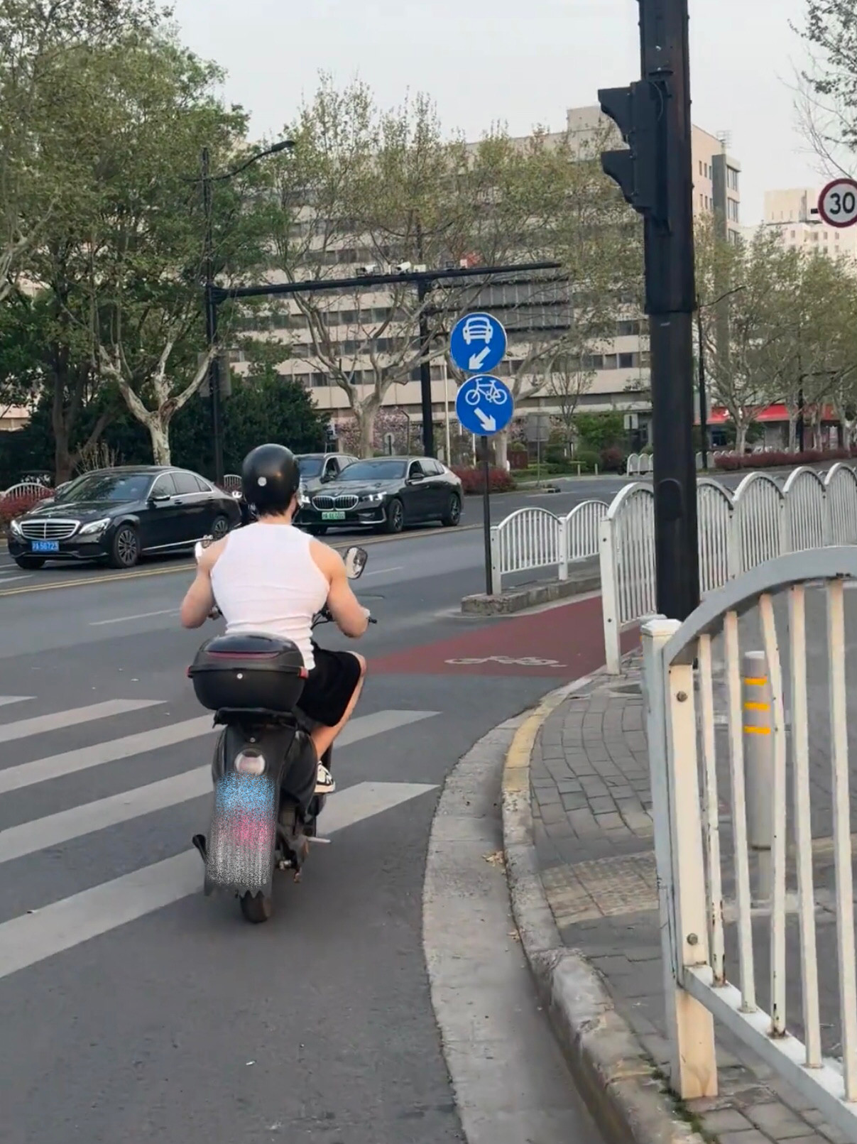 当健身人发现有人在看他时[捂脸哭]​​​