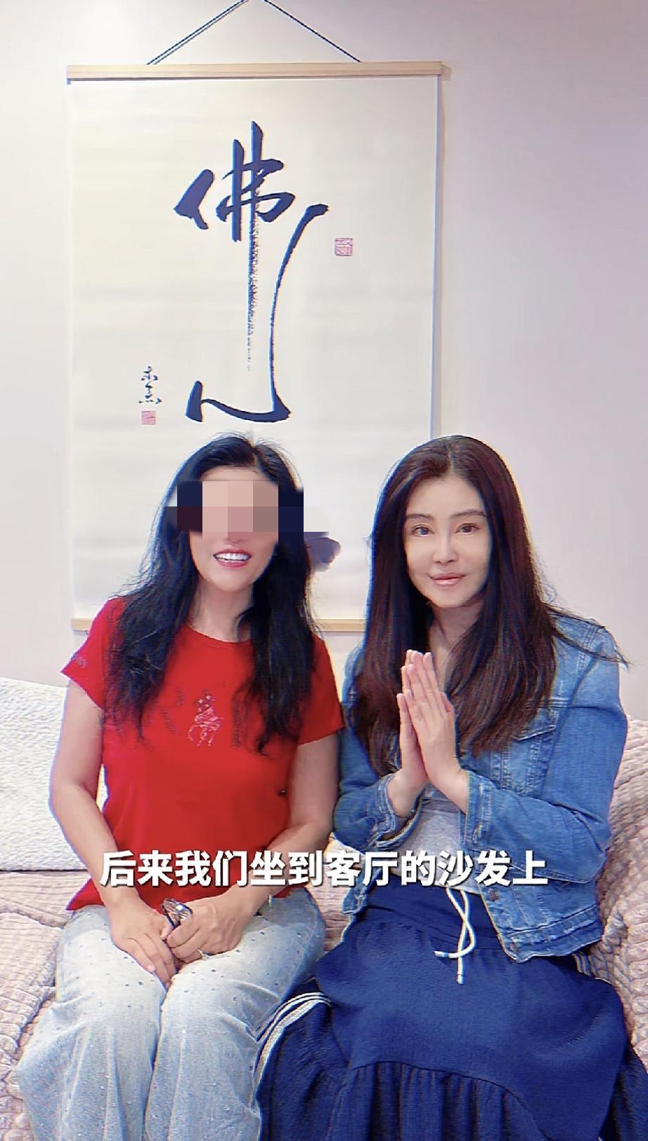 9月3日，一位美国硅谷的女博主到温哥华拜见了王祖贤，王祖贤的艾灸馆内部特别有禅意