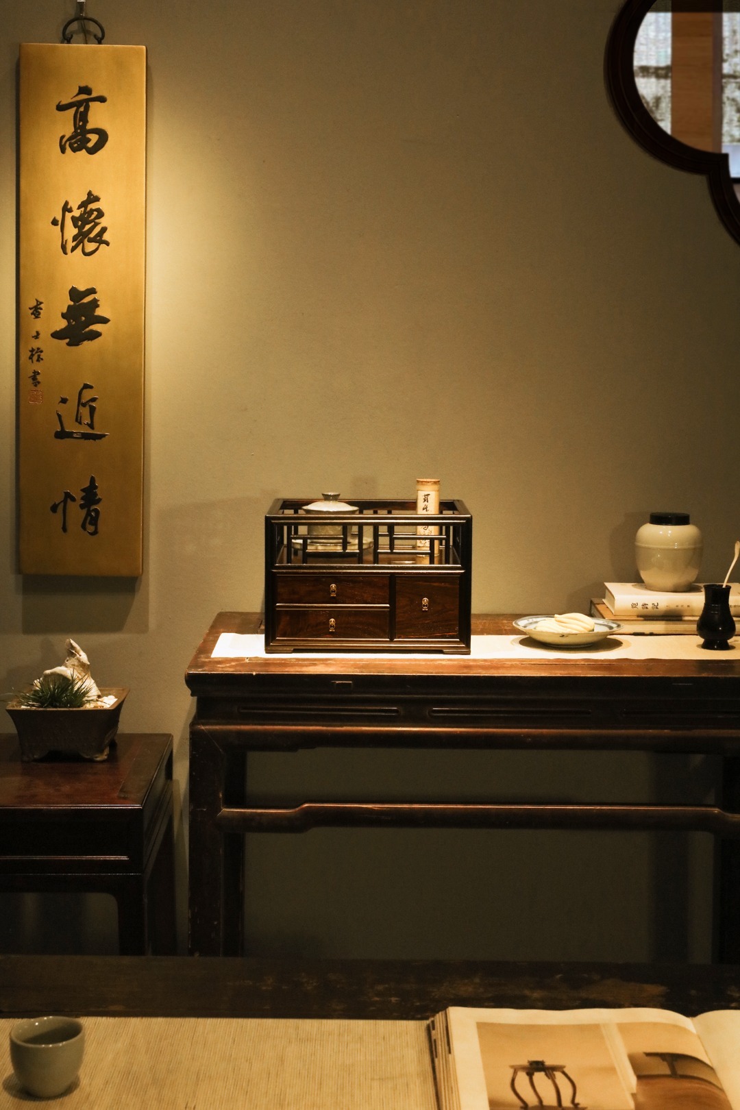 大红酸枝|都承盘/茶棚取材黑红老料、榫卯精工，一体同料制，上层围栏、精整疏透