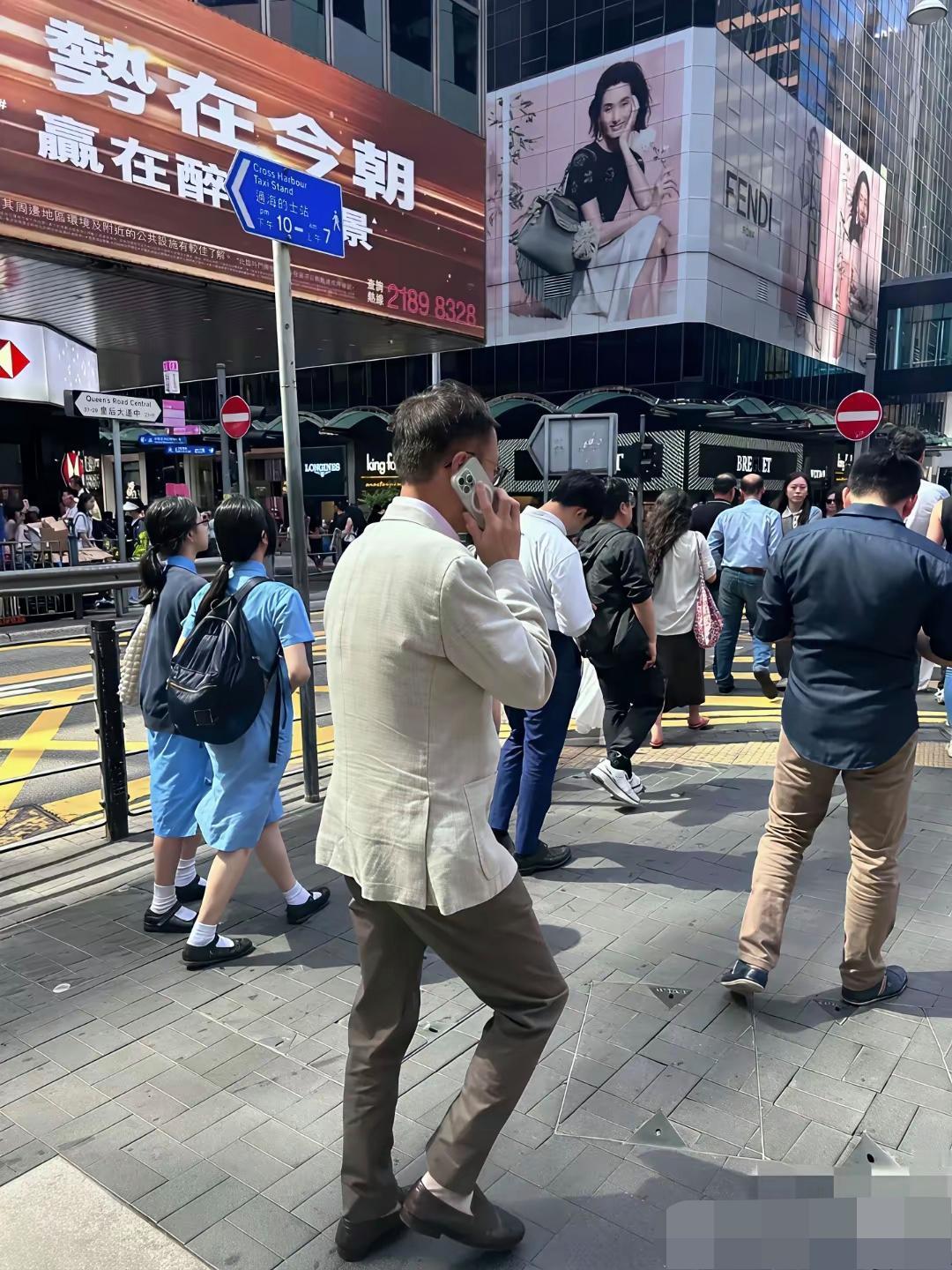 事实证明,香港大佬出门非常低调,看看许晋亨就知道了!