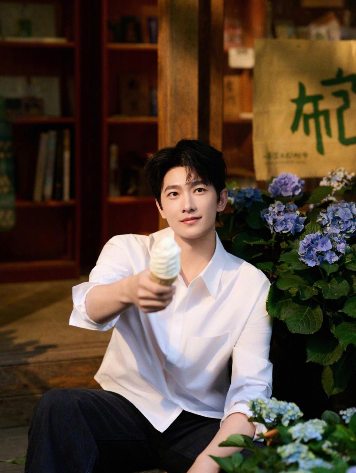 1.杨洋心态十分沉稳，为人真诚踏实，因此避开了《花少2》的所有争议名场面。当初节目里流落街头的经历，