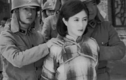 1936年，38岁的赵玉仙落入日军手里，日军把她扒光，然后钉在十字架上，赵玉仙的