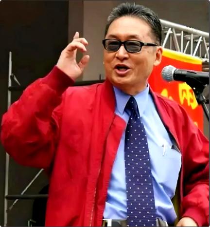 李敖说："一个人在社会上，礼貌是没有用，谦逊也没用，古道热肠也没有用，忠厚老实也