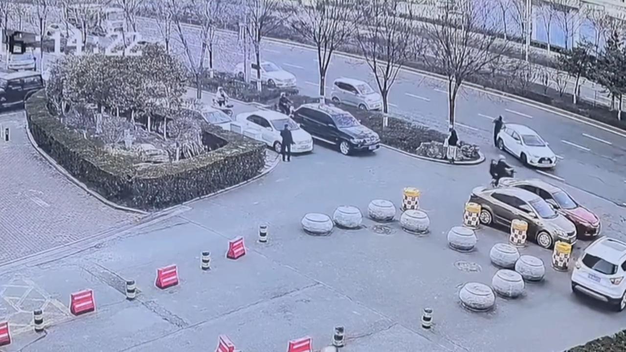 忻州开莱国际社区北门发生倒车撞人逃逸案警方正全力调查爆料2026年3月22