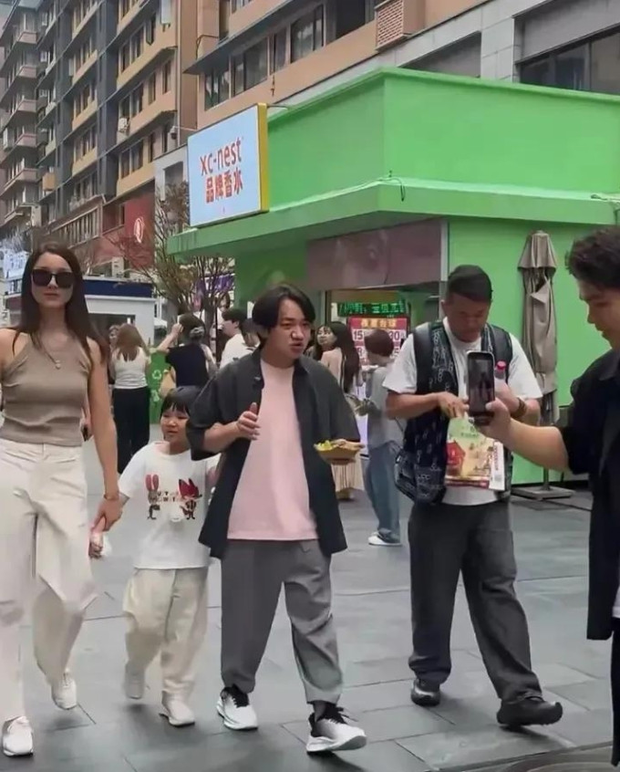 王祖蓝娶李亚男改善外貌基因计划失败，大女儿长得和自己一模一样