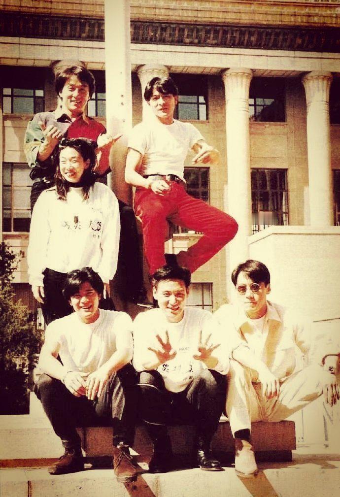 1993年4月，成龙、刘德华、张学友、黎明、郭富城、林忆莲同框的画面。当时，