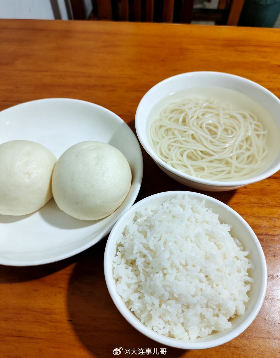 人民日报评所谓碳水脸概念走红揭穿减肥圈伪科学，别再被误导收割如今短视频里减肥伪科