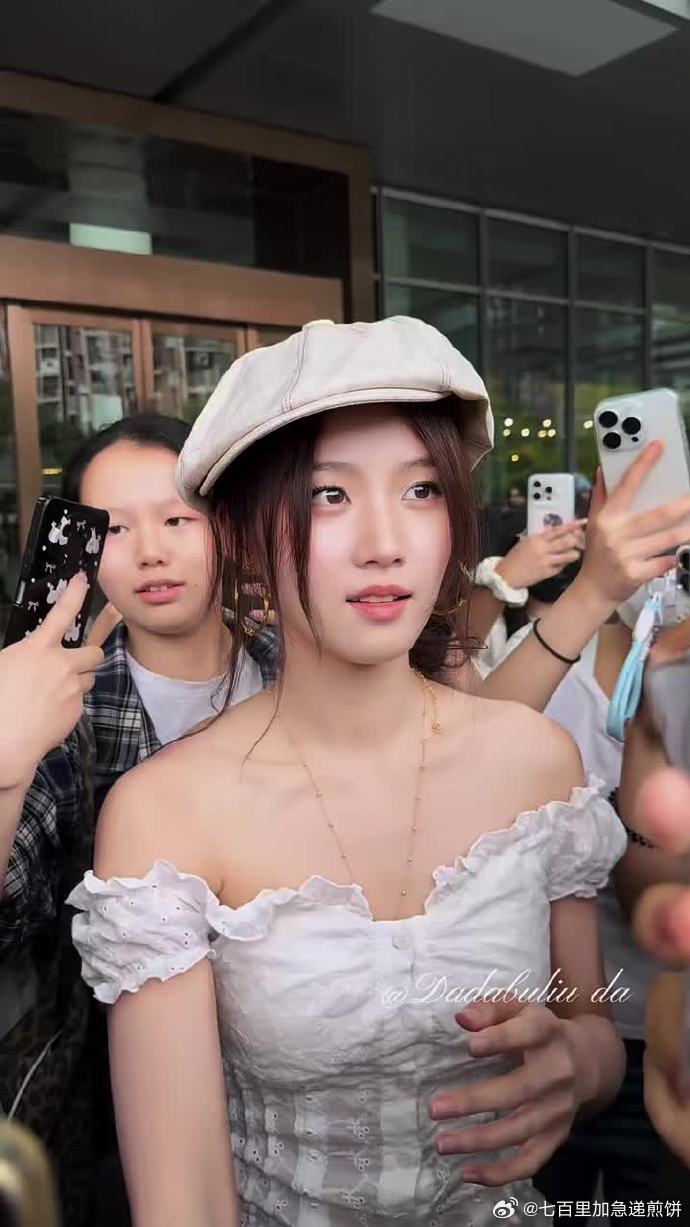 卢昱晓今天好可爱哦​​​