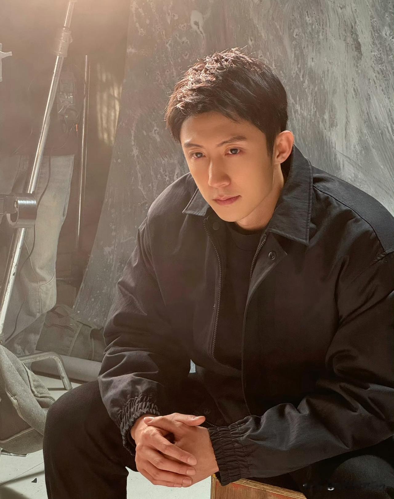 1月25日，黄景瑜因上太空前需专注训练，未来两年将大幅减少影视拍摄，没搞错吧？