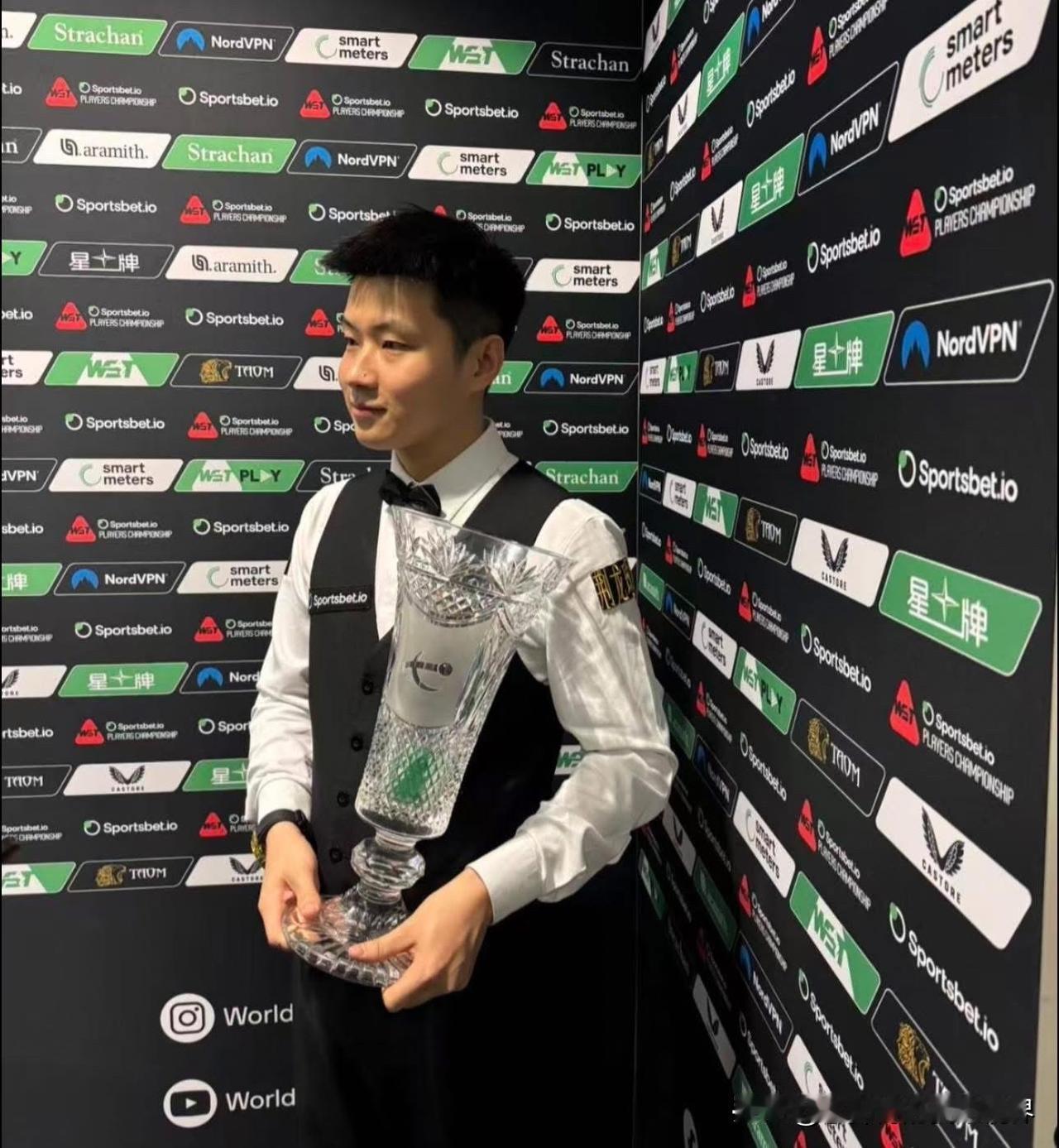 赵心童击败希金斯赛后接受采访时承认自己受到了奥沙利文的赞扬，并表示没有什么比这更