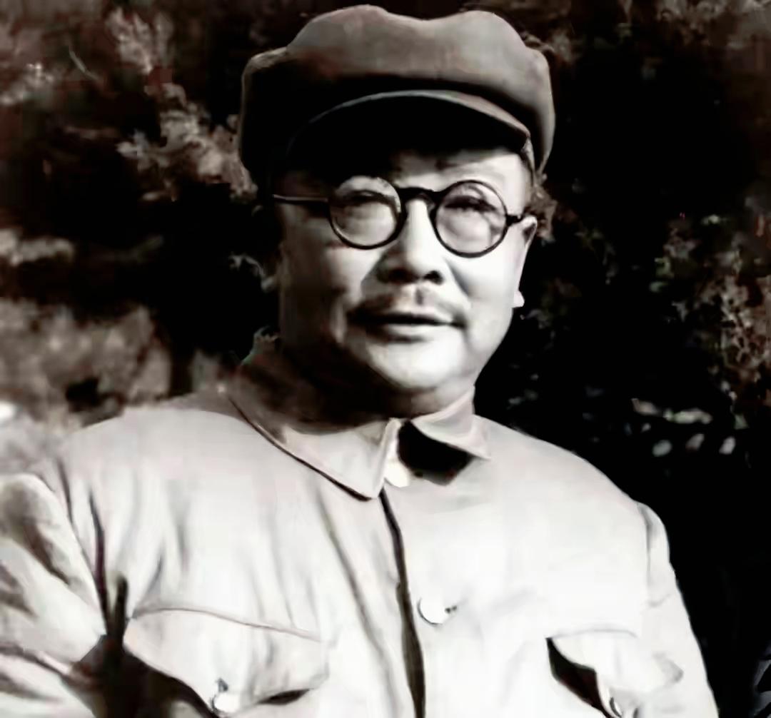 戴笠死后，李克农在翠明庄喝酒，楼下充当服务员的特务脸都绿了！1946年