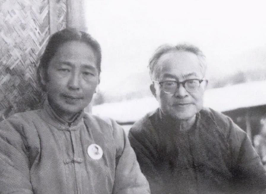 1929年，沈从文给自己的女学生张兆和写情书："我爱你的灵魂，更爱你的肉体。"