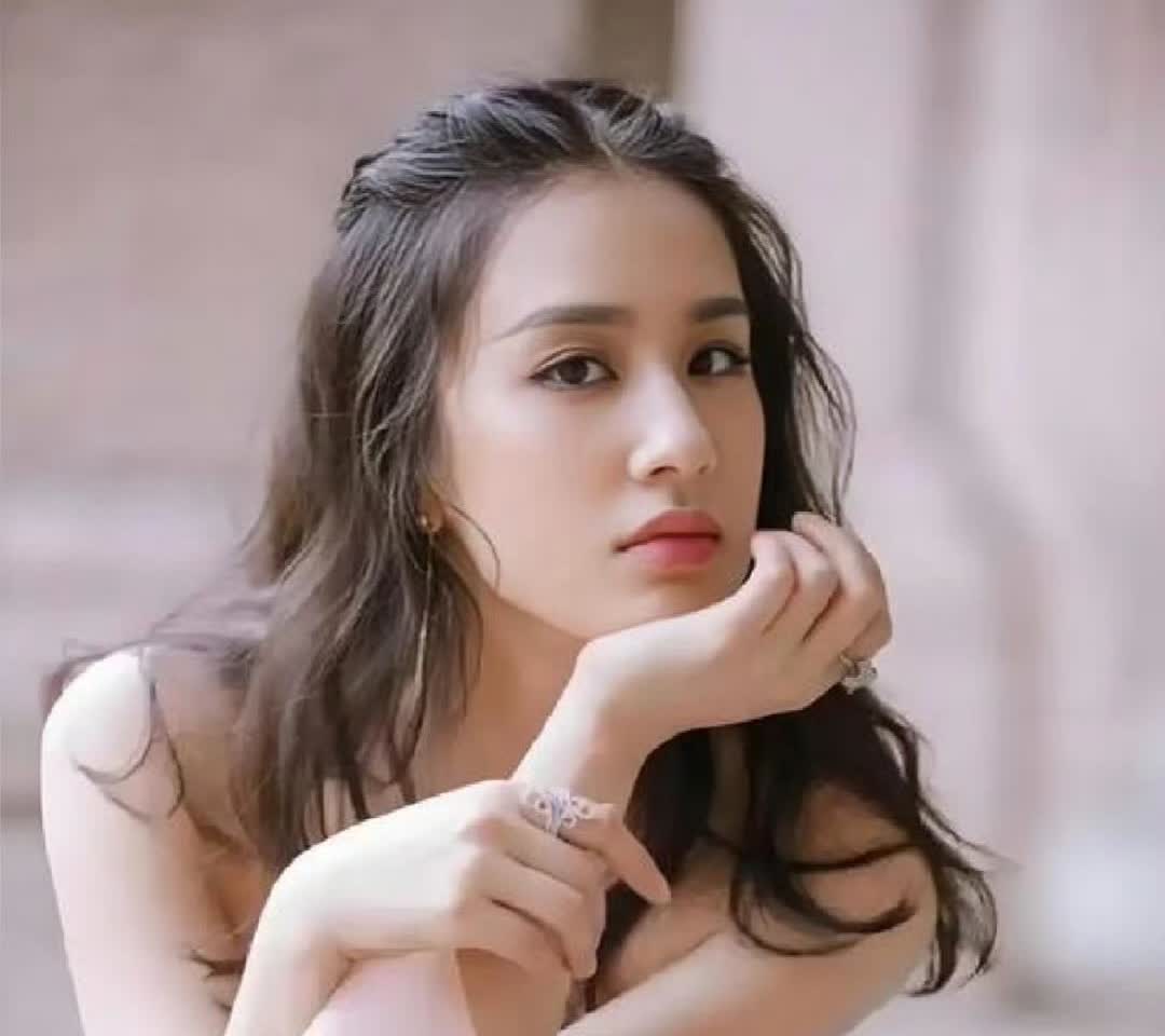 2亿零花钱？怎么可能！？黄圣依，在节目里辟谣了。黄圣依说:“之前有一