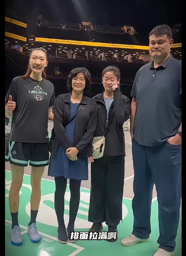 姚明辞去篮协主席后去纽约，这操作可太秀了。6月30日他直接进了彭博全球总部，和资