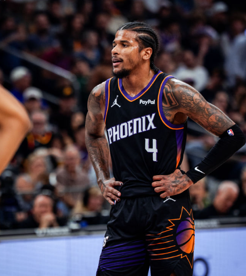 杰伦格林复出之后，破坏了太阳队的化学反应现在的太阳队缺少拼劲，之前大家机会都