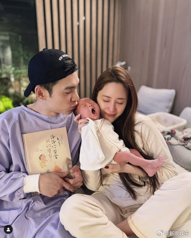张书豪经纪人否认欧阳妮妮怀孕据台媒，近日欧阳妮妮庆祝30岁生日，视频中晒儿子照