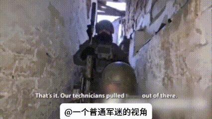 俄军发布了一段极具争议的现场视频：一辆遭攻击后瘫痪的乌军坦克，舱门被从外部直接焊