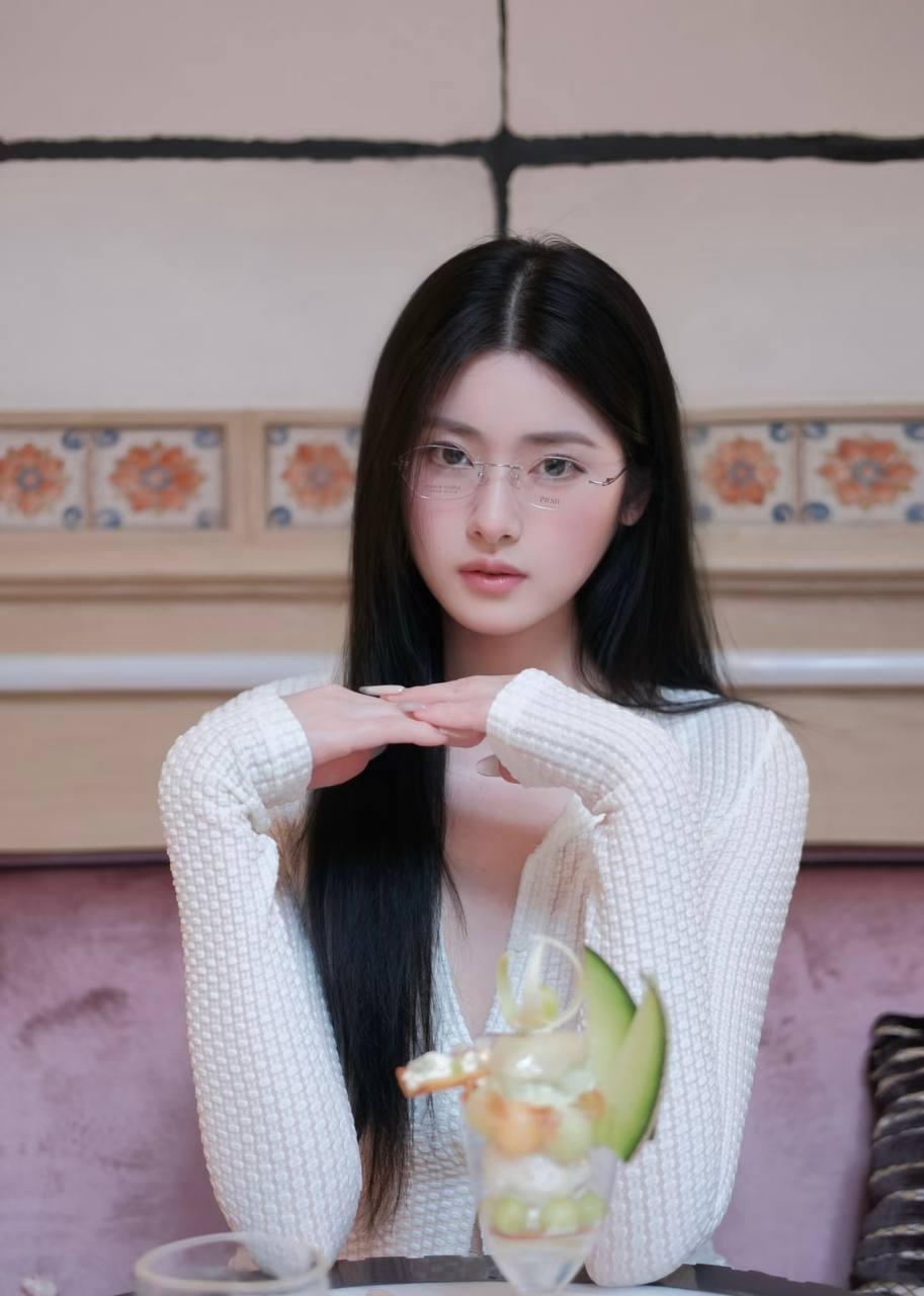 优雅下午茶时光，甜美可人，享受生活的每一刻。🍰💕气质的女生有什么特点什么样