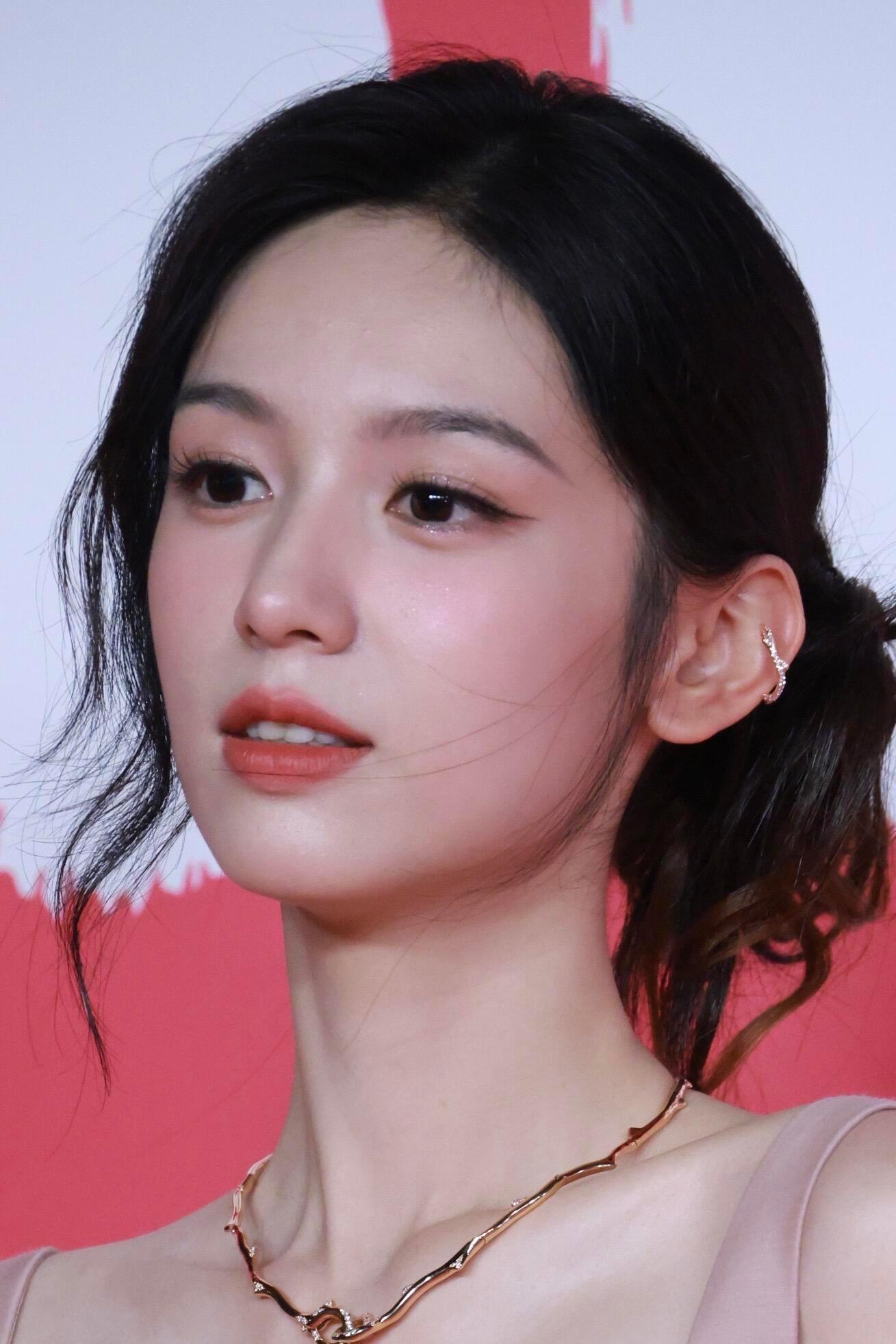 周也生图女星生图📸​​​