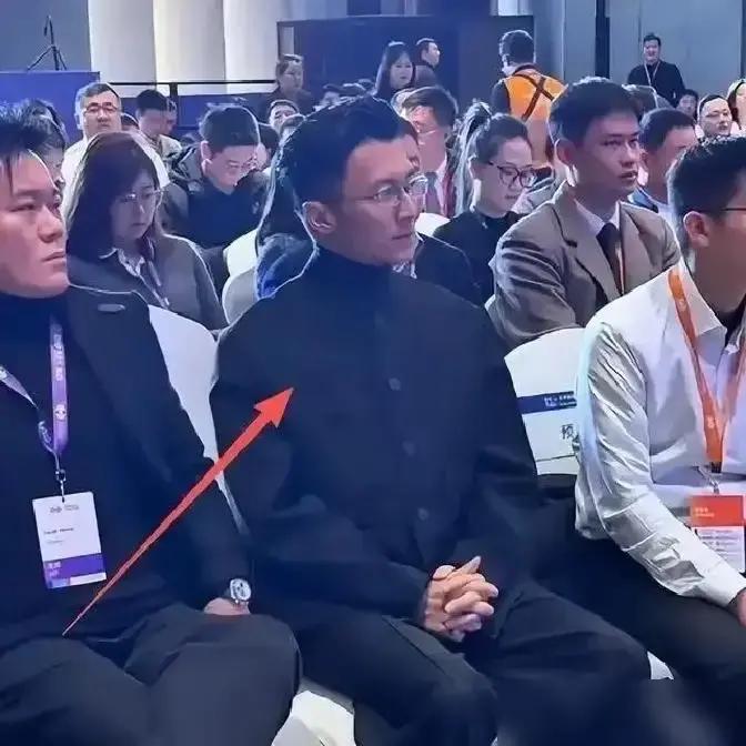 李湘母女身上的行头，够买董明珠三台格力空调。上海峰会现场，镜头切开两个世界