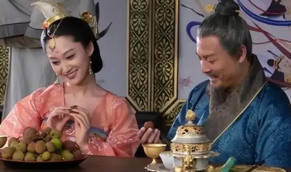 在《长安的荔枝》中，唐明皇李隆基就是朝野统称的“圣人”，后人称他为唐玄宗。李隆