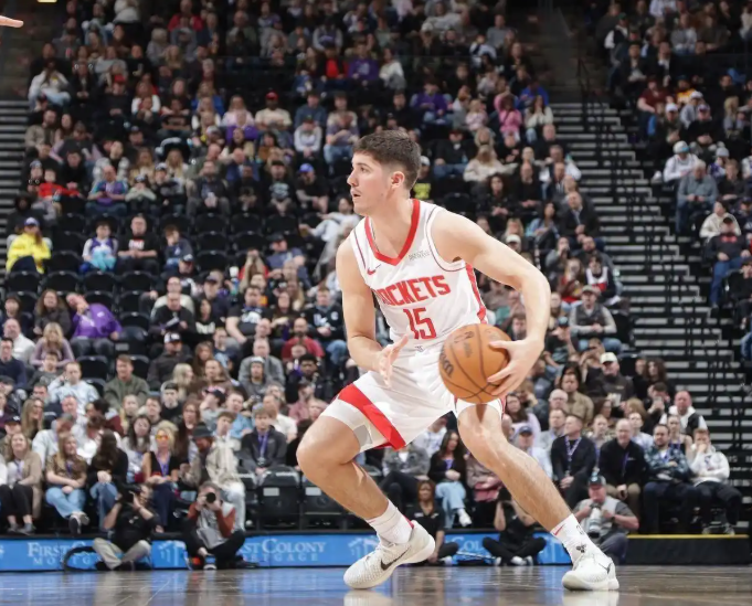 NBA季前赛火箭VS老鹰，谢破德的防守要比想象中好的多谢破德一对一防守，缺失是