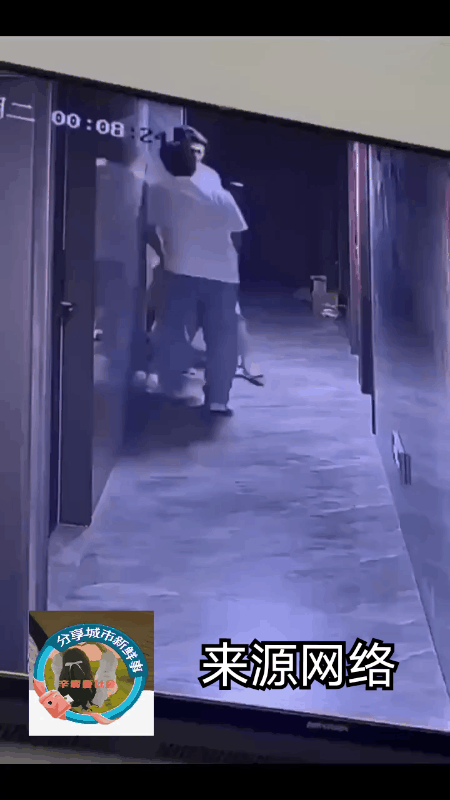简直太可怕了！一名醉酒女孩被两名陌生男子搀扶着抱进一家宾馆的房间里！女孩的闺