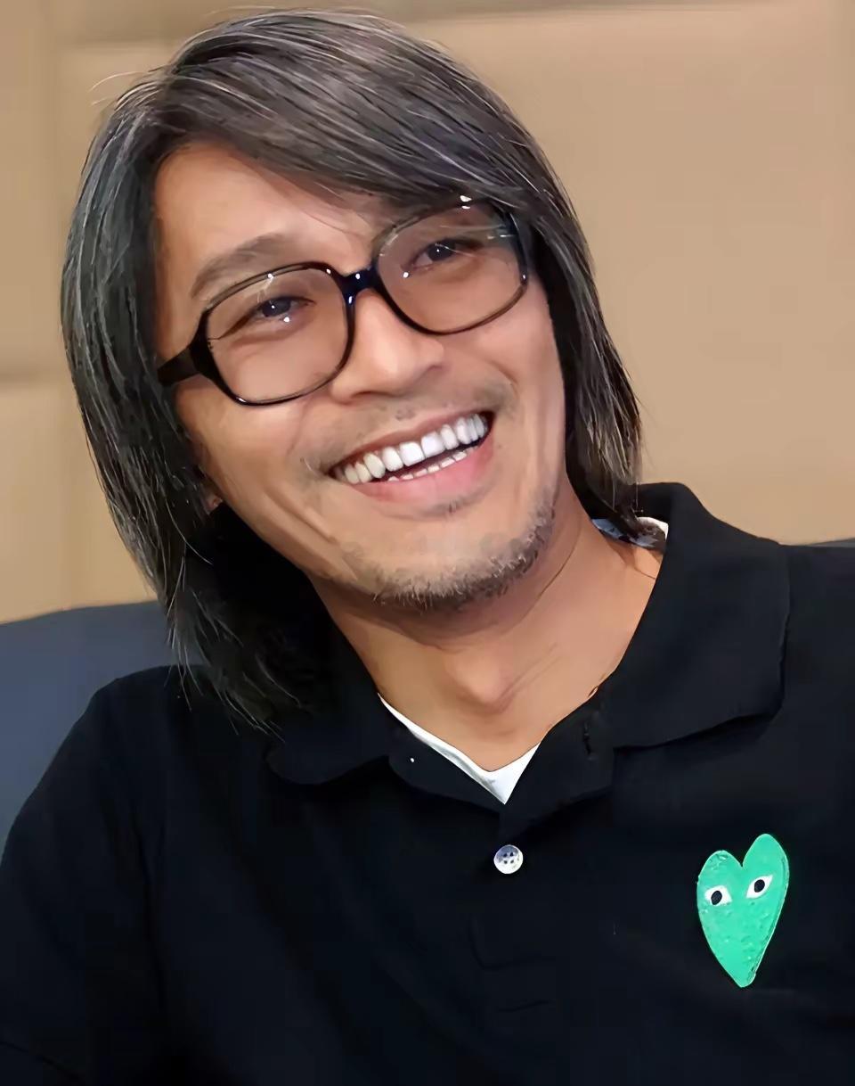 同样是喜剧大师，格局差距一眼看明白！记者当面拿周星驰和陈佩斯做对比，换别人早开始