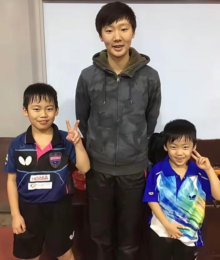 职业运动员就是不一样。换了我们普通人，如果小时候大家早就认识，长大以后再次碰面肯