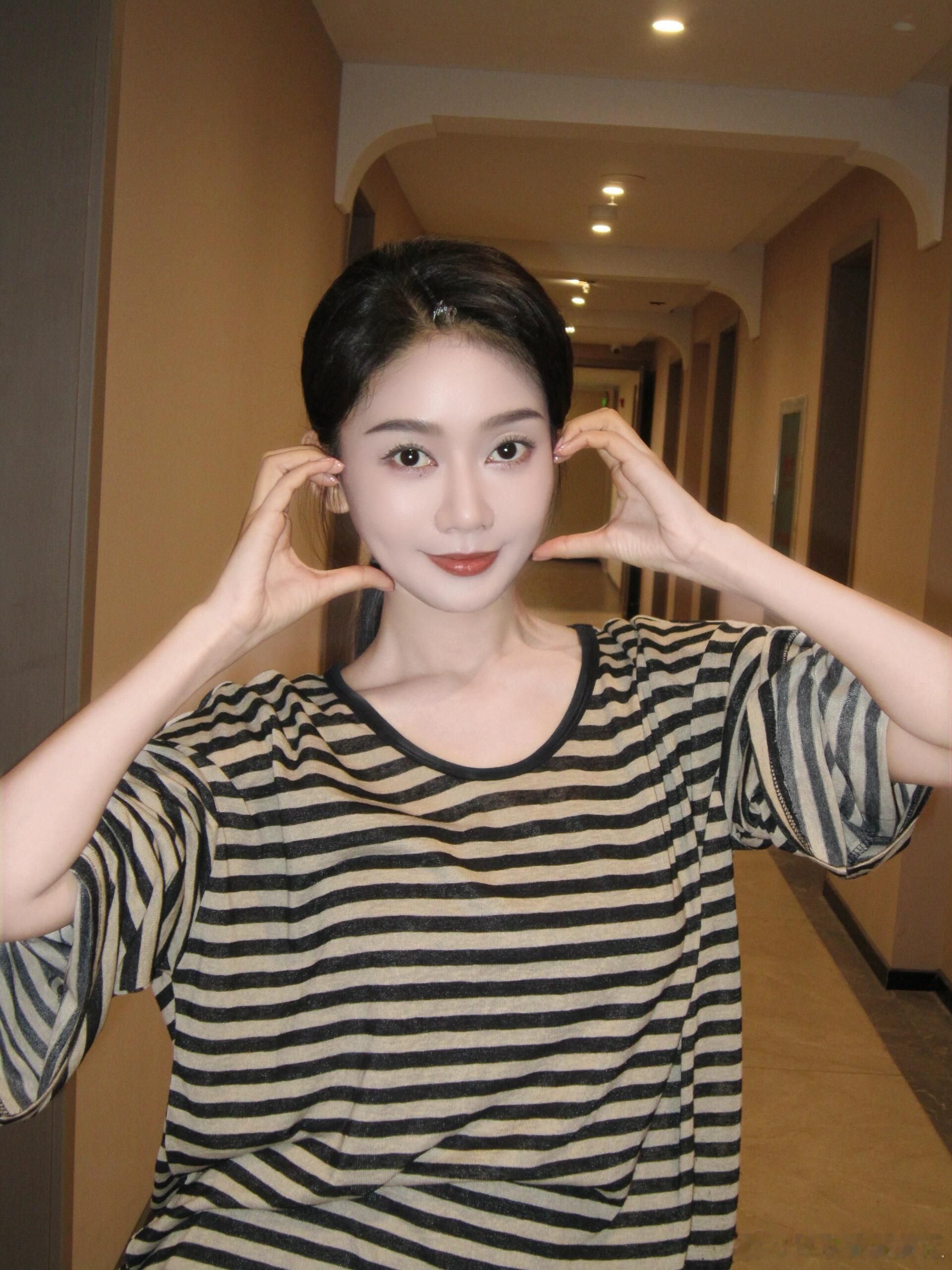 姜无寒本人好嫩好年轻好美三千岁让我以为她本人年纪很大呢​​​