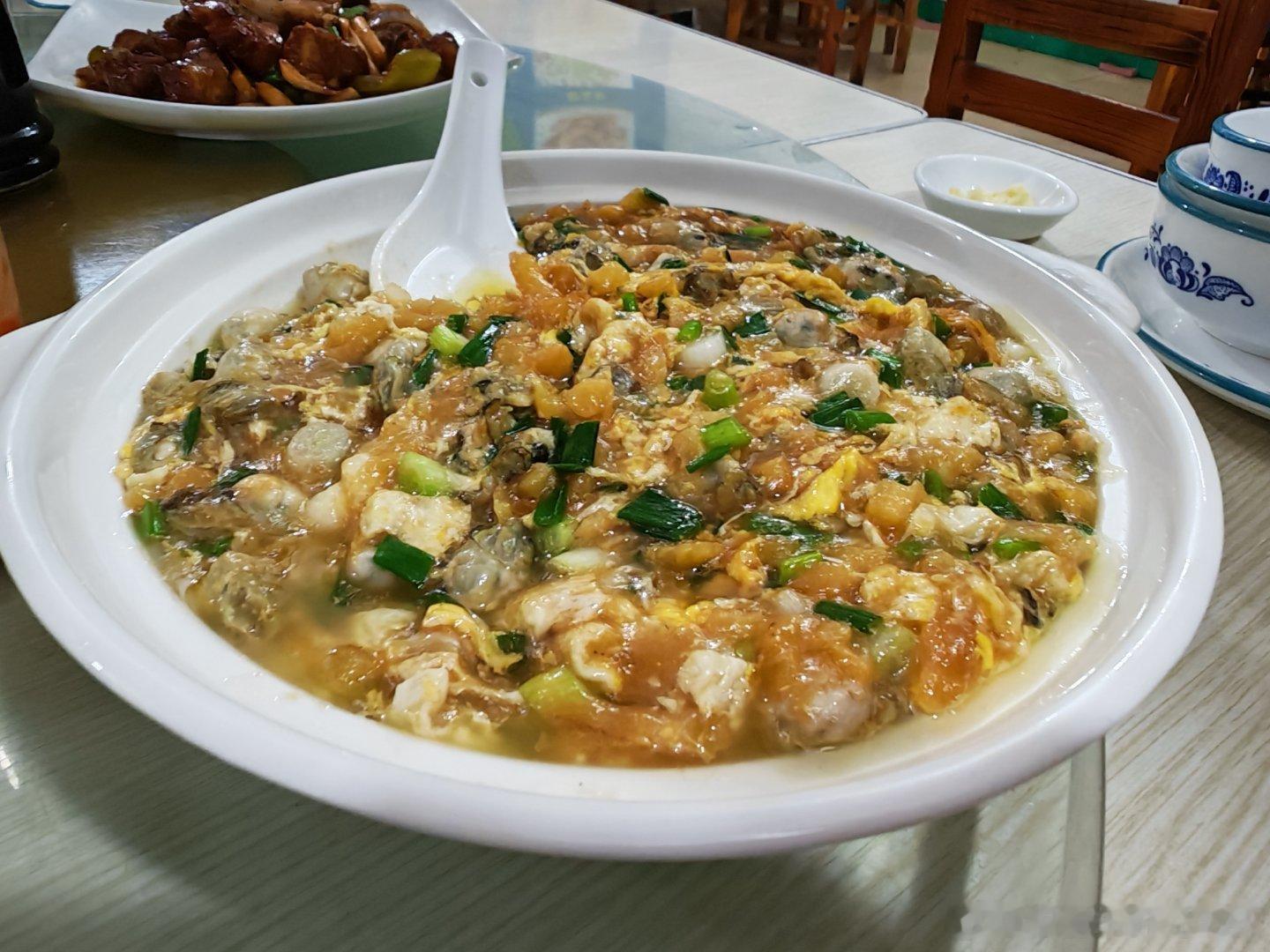 坏消息是，白切鸡、白切鹅、白切鸭都没了好消息是，苍蝇馆子的小炒好好吃！超好吃！