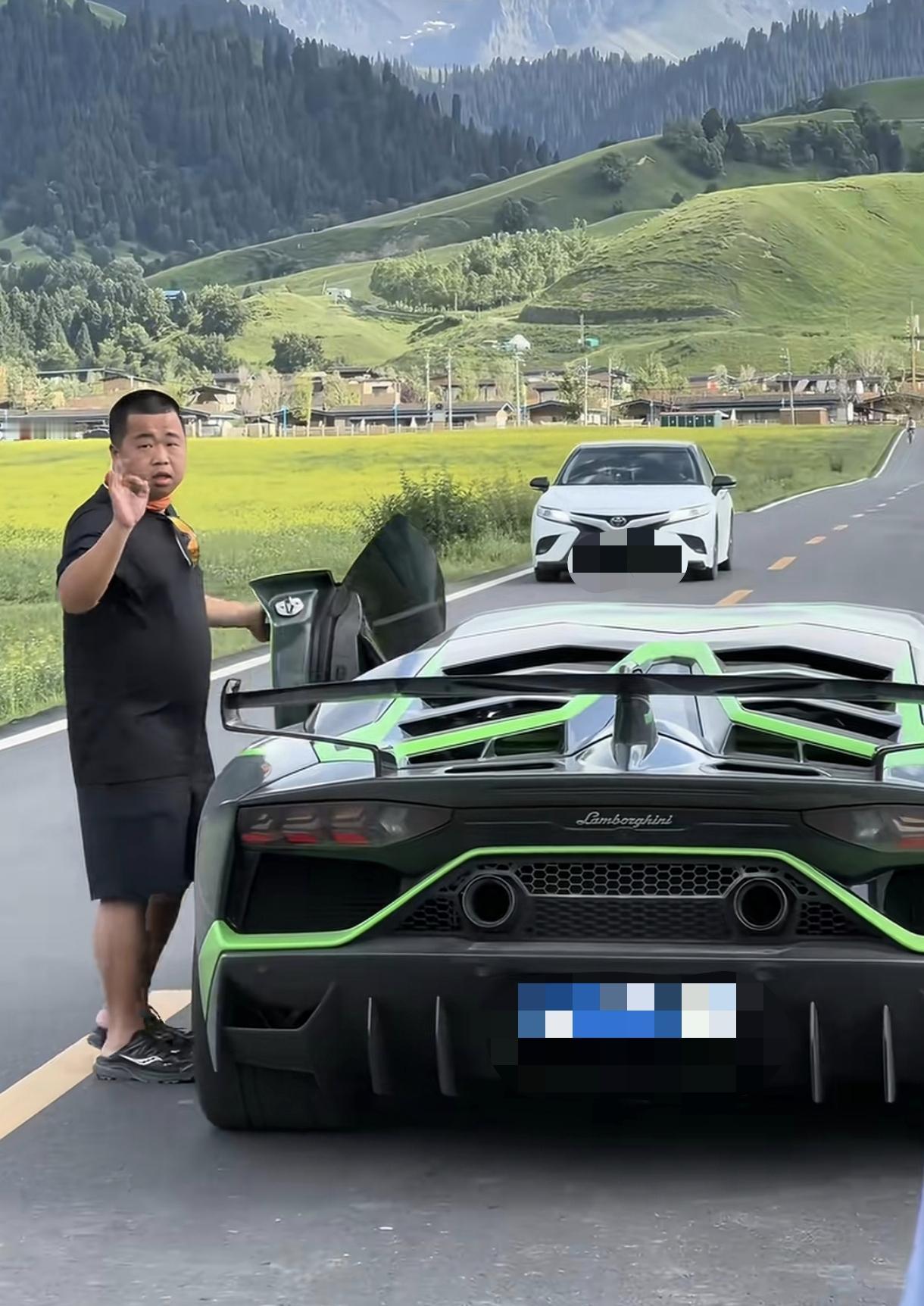 拥有2700多万粉丝的著名旅游博主蓝战非的座驾是价值700多万的兰博基尼（大牛S