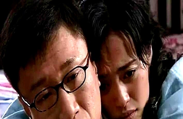 导演冲他吼：你满脸杀气，演不了余则成！孙红雷刚进《潜伏》剧组，就被泼了一盆冷水。为了啃下这个角色，他