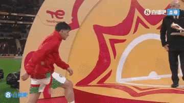 搞笑的非洲杯，塞内加尔以退赛要挟，要求摩洛哥不罚进点球，摩洛哥为了捍卫主场荣誉居