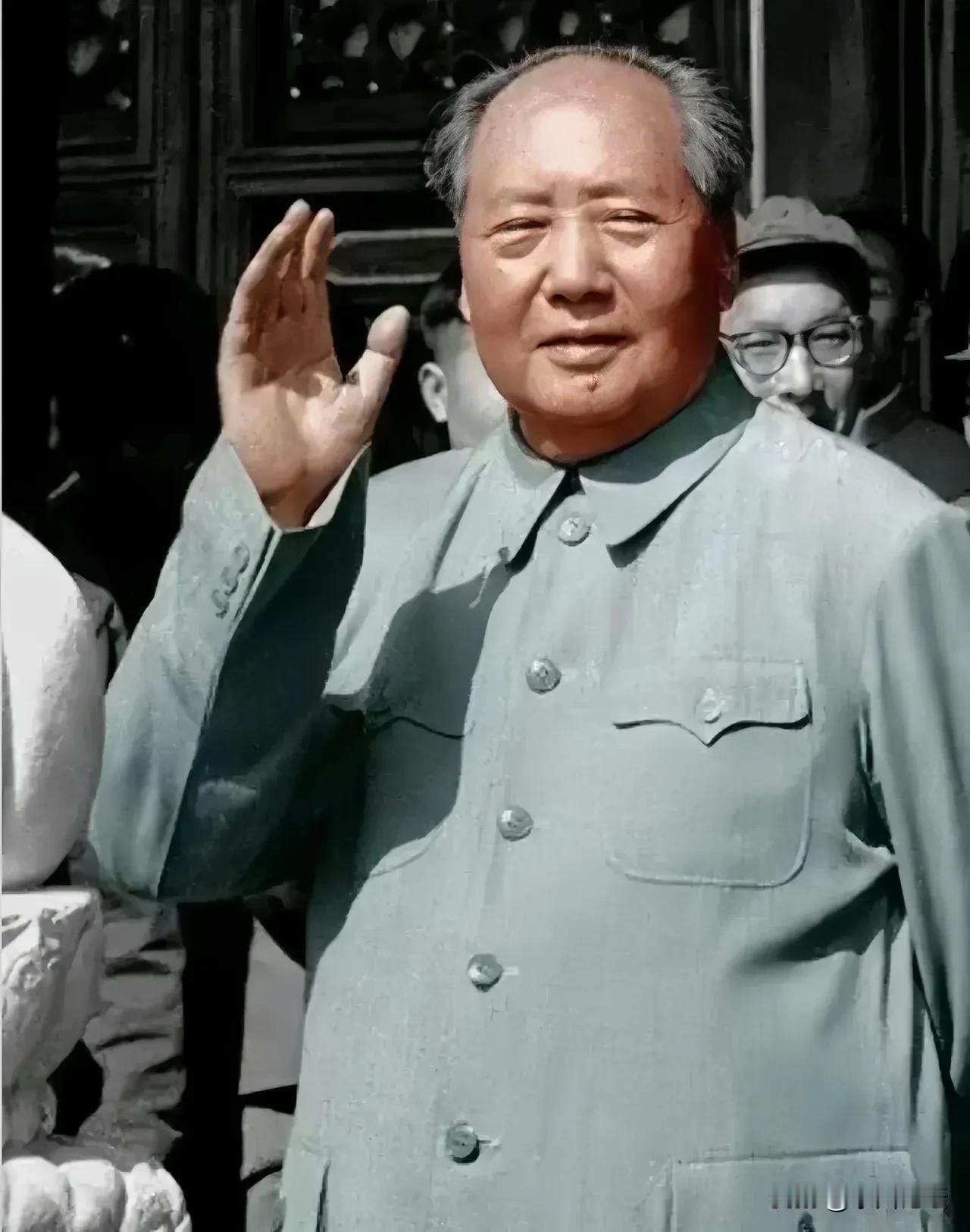 毛主席一生呕心沥血，不仅把大厦的主体搭建好了，还给出了后期装修的方案和标准。毛主