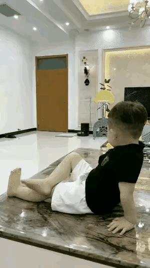 这小子难道天生就是个马屁精，长大了一定八面玲珑，前途无量。