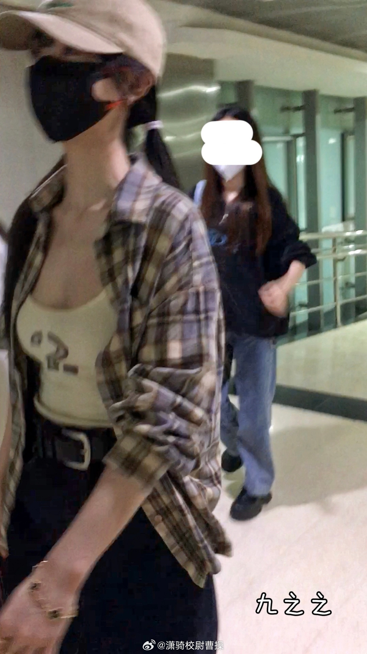 田曦薇素颜饭撒田曦薇机场生图