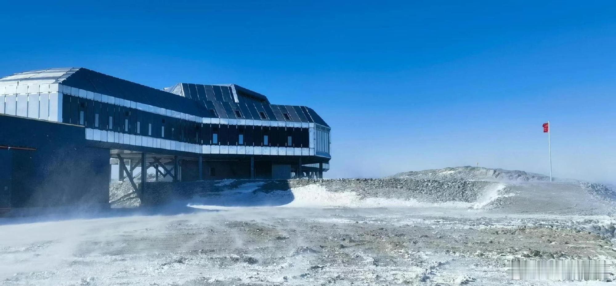 国产挖掘机零下40摄氏度一秒启动国产机械抗冻buff叠满在中国南极科考中，国产