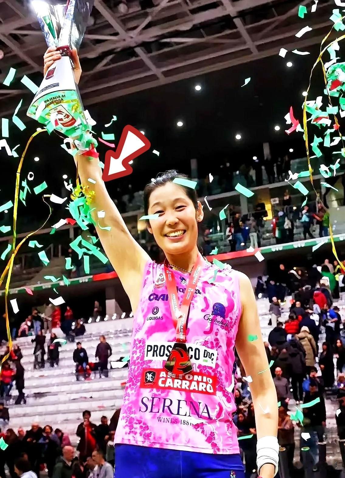 国际排联现在都有一条不成文的规矩了：关键分，给朱婷。说真的，昨晚意大利杯决赛