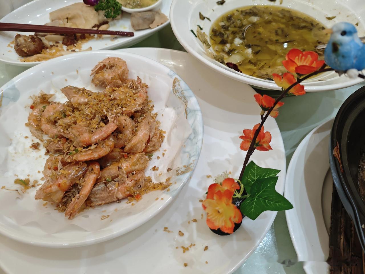OP婆婆说。儿媳妇现在在家里，就带个孩子，也不用上班，老公上班了啥也不用干，真