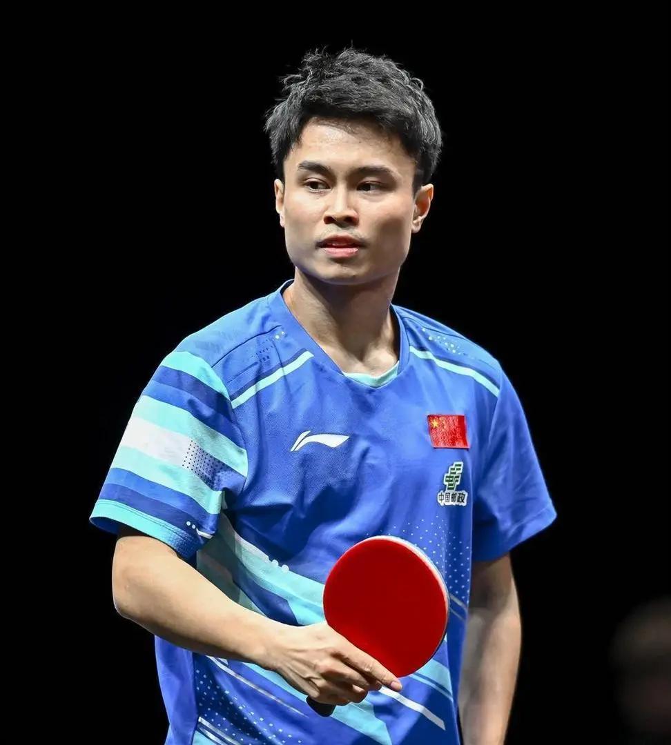 重庆冠军赛黄友政首轮打内战，面对国乒老将周启豪，周冠达直言：黄友政要想战胜周