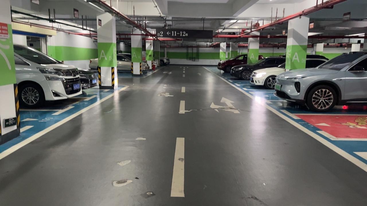 买车位十大极简原则，看完不踩坑！1.只买产权车位，不碰使用权、人防车位！