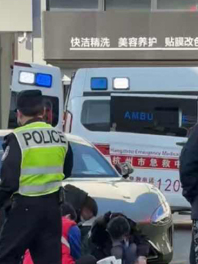 【杭州小米交付中心发生事故，小米内部人士：车主误把电门当刹车踩】浙江杭州小米交付