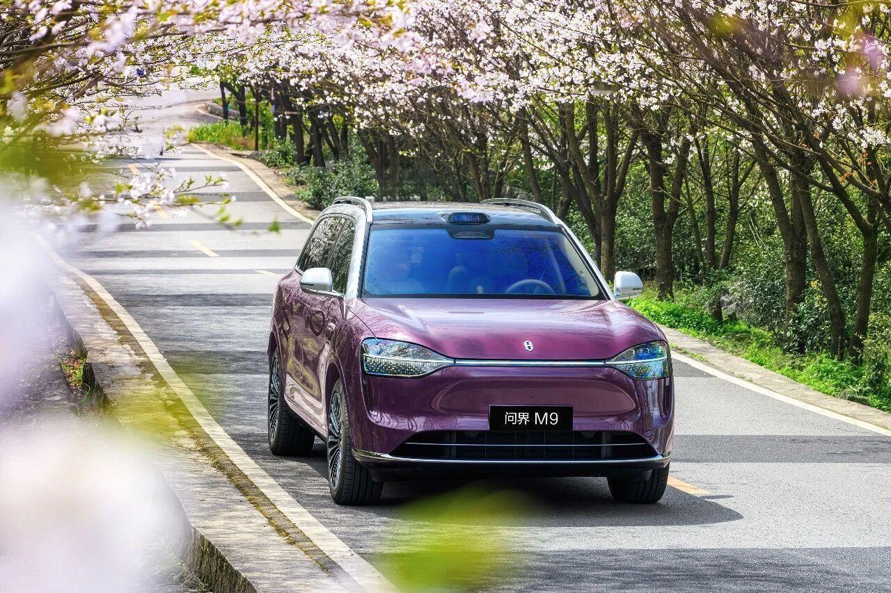 问界M9加长版VS智界V9，50万级大六座/MPV怎么选？下半年重磅新车扎堆，一