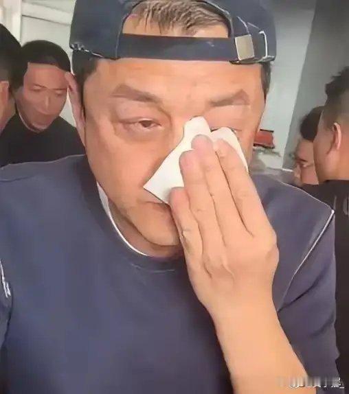 李亚鹏说我家里有块太湖石，价值20亿，拿出来随随便便卖3亿。你们都说我做生意不行
