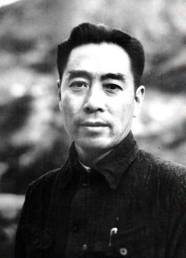 周恩来一生只醉过三次，周恩来酒量极好，在中共五大书记里公认最能喝。长征时期在